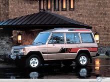 Mitsubishi Pajero by building wallpaper