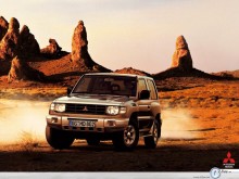 Mitsubishi Pajero in canyon wallpaper