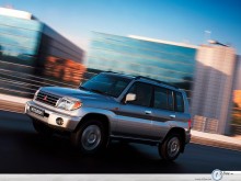 Mitsubishi Pajero in city wallpaper